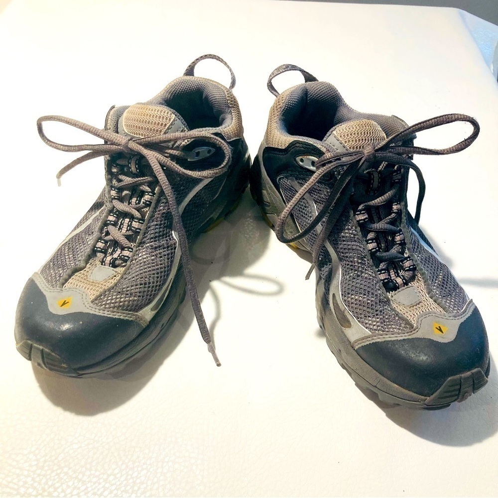 VASQUE Sz 8.5 W or 7 M Grey Lace Up Sneakers